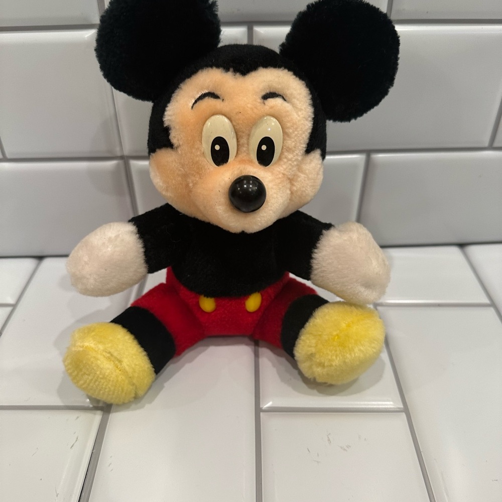 Vintage MICKEY MOUSE Plush Disneyland Walt Disney World Parks 8" Seated
